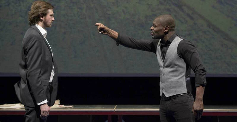Théâtre de la Croix Rousse : A vif, une joute verbale intense et profonde -  Baz'art : Des films, des livres...