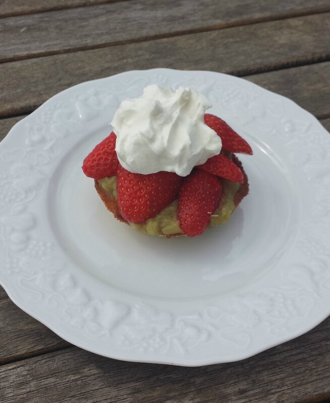 tartelettes aux fraises, compotée de rhubarbe et espuma de basilic (4)