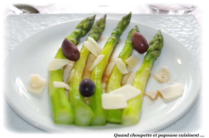 asperges vertes à l'huile aux copeaux de parmesan-9431