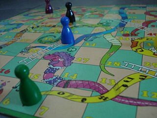 320px-Snakes_and_ladders2