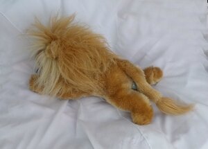 Doudou Peluche Lion Marron Couché Allongé Peeko