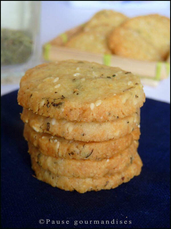 Sablés au compté, sésame et herbes de Provence (14)