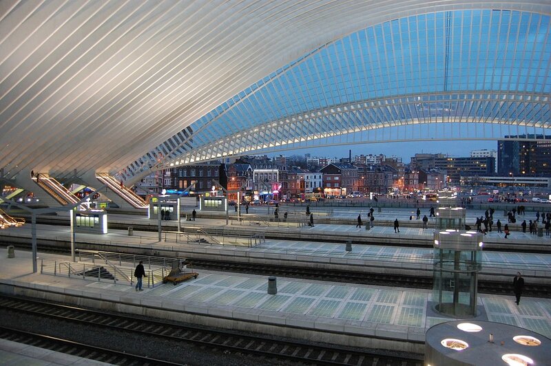 1280px-Quais_de_la_gare_des_Guillemins