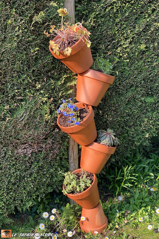 Totem-de-pots-empilés