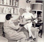 1953_marilyns_apartment_guitare_011_010