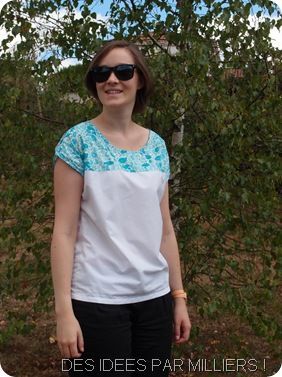 Blouse bleue et blanche devant