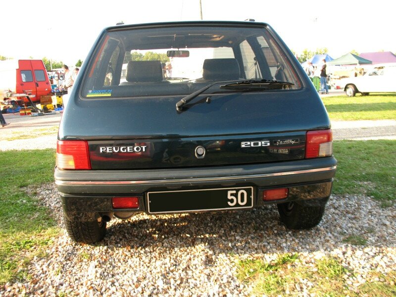 Peugeot205Gentryar