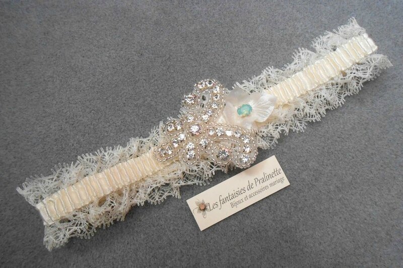 bijoux-mariage-jarretiere-mariee-dentelle-et-applique-strass