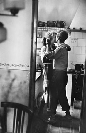 12_couple_dancing_kitchen_1950s_vintage_photo_famous_sm