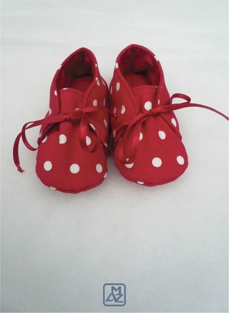 Chaussons rouges pois blancs-1