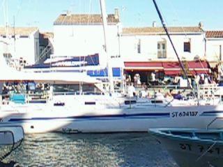 Le Grau-du-Roi Catamaran traversant le port - B