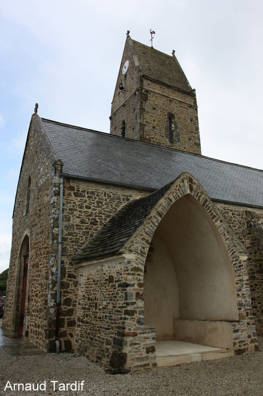 00726 Cotentin Juin 2022 - La Côte des Havres - L'église de St Georges-de-la-Rivière