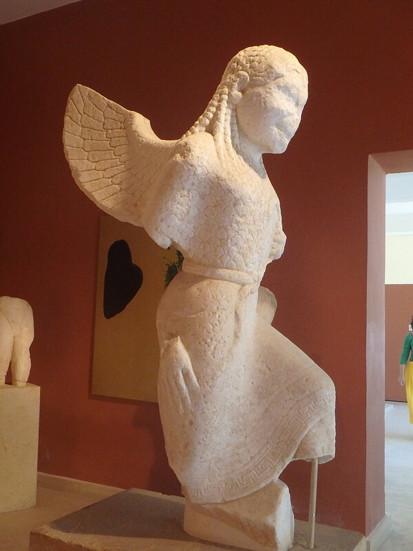 9 Statue Paros