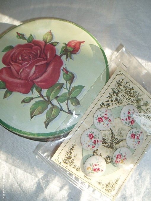 Boîte et boutons vintage