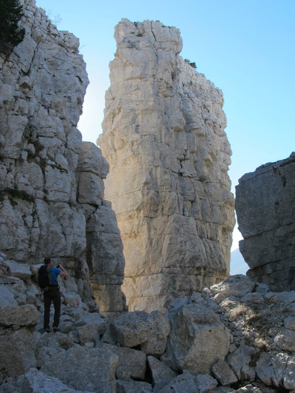 Les Cadières de Brandis, le Menhir