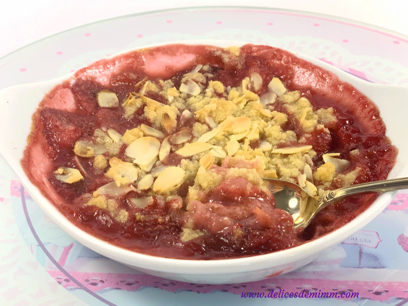 Crumble aux fraises et aux amandes effilées 4