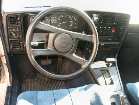 OpelMonza3lEautoint