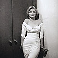 01/1952, Beverly Carlton <b>Hotel</b> - Séance LIFE, Jour 1: En robe blanche par Halsman & Lloyd