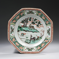 Plat de forme octogonale en porcelaine de la famille verte, marque d'<b>Auguste</b> Le <b>Fort</b> N:133i, époque Kangxi (1662-1722)