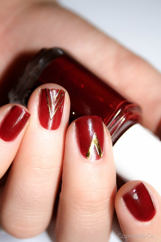 nail art Essie Bordeaux stickers triangle BornPretty