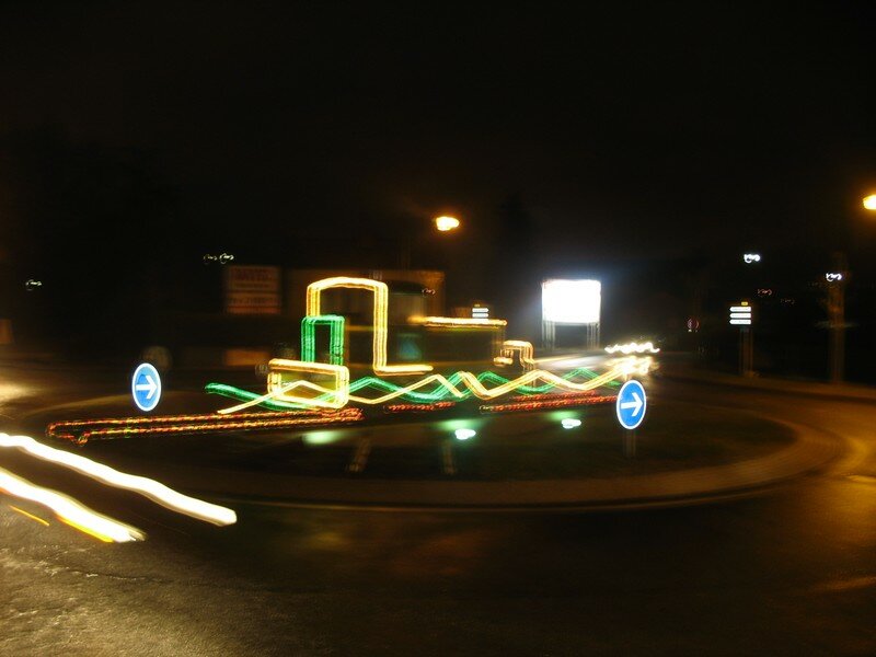 Loco sur rond-point à Noël, Varennes-Vauzelles (58)