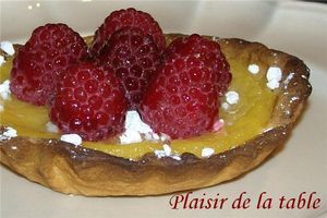Tartelette crémeuse au citron et framboises