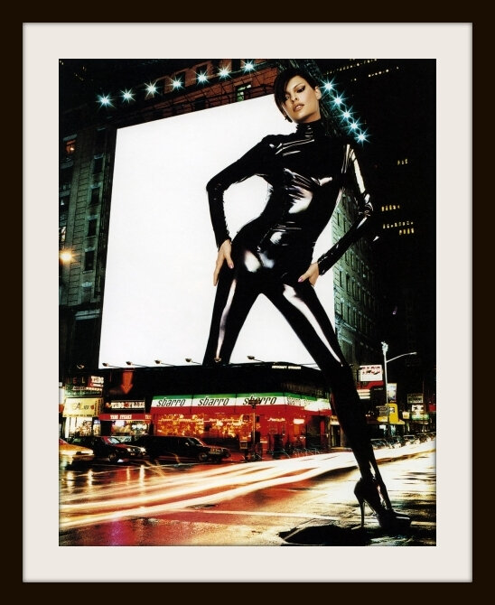 Linda-Evangelista-in-Mugler-Time-Square-∏-Thierry-Le-Goues-x540q100