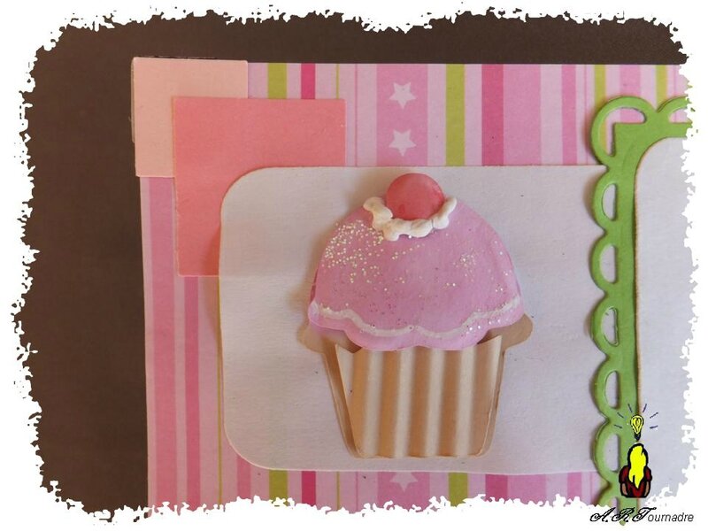 ART 2014 03 mini album cupcakes 7