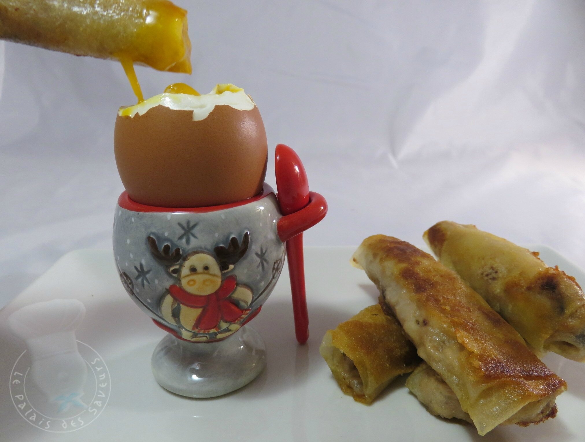Oeuf à la coque, mouillettes de brick thon féta