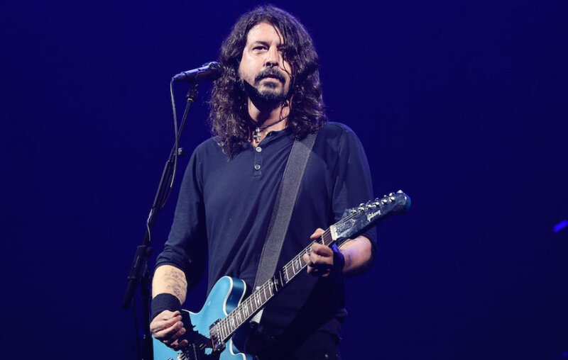 Foo-Fighters-Dave-Grohl-GettyImages-800618576-920x584
