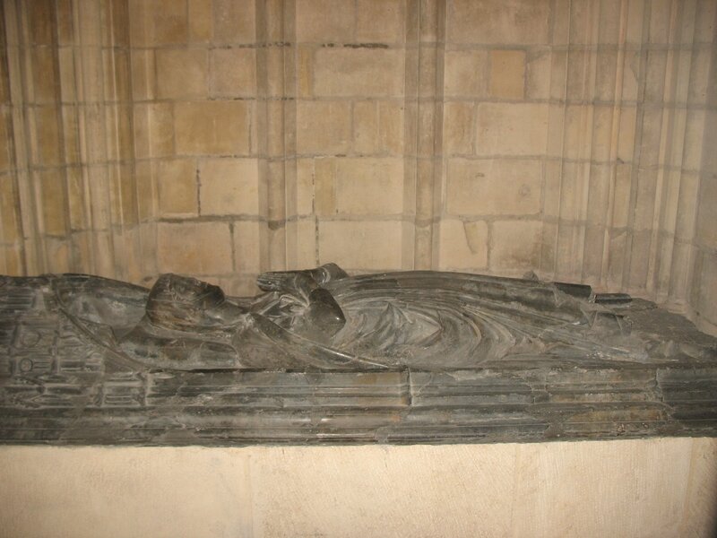 Nevers, cathédrale, gisant de Yolande de Bourgogne (58)