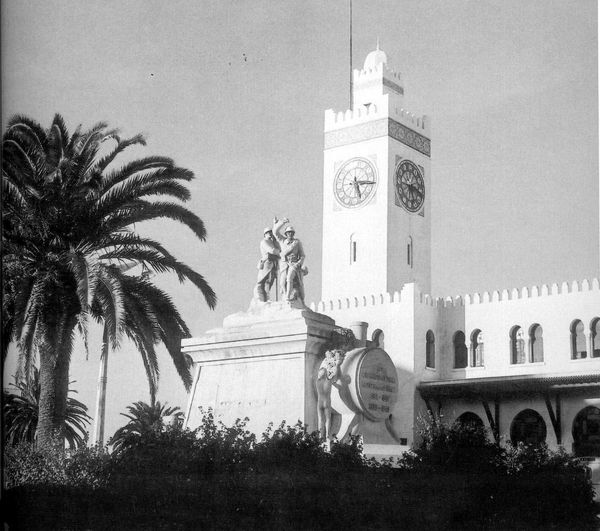 Oran- Gare- Monument aux morts- 03