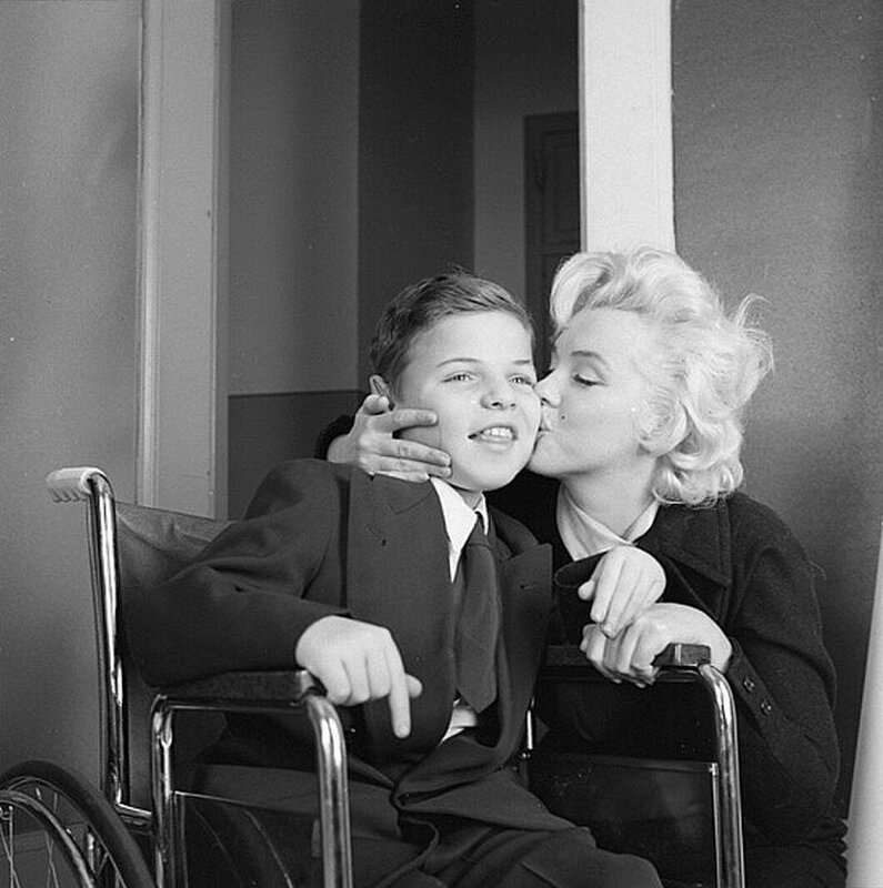 1955-11-17-ny-Thanksgiving_Muscular_Dystrophy-040-1-by_mhg-1a