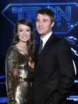 134777_olivia_wilde_and_garrett_hedlund_arrive_at_the_tron_legacy_world_premiere_held_at_the_el_capitan_the