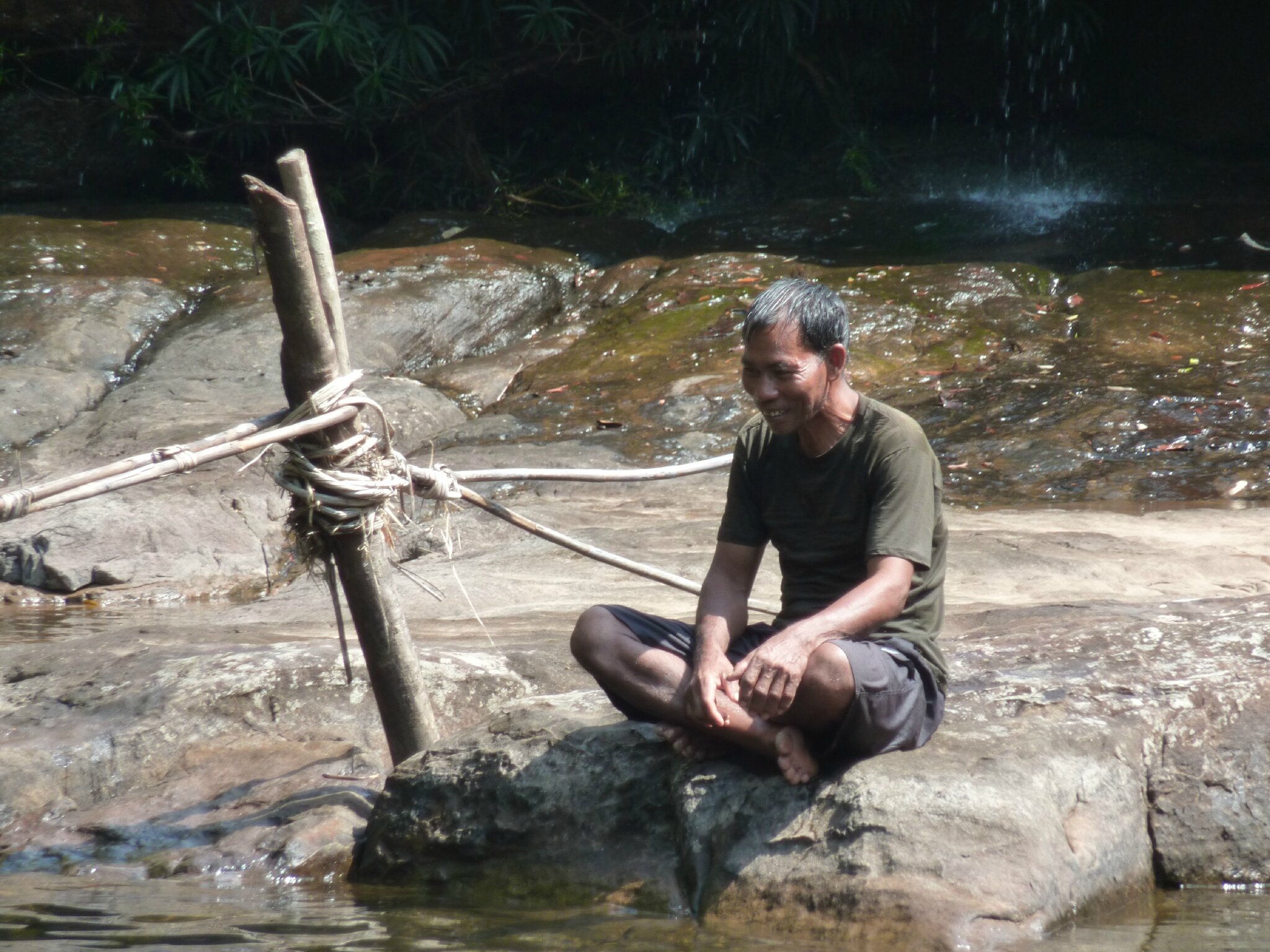 Top : notre guide dans la jungle Cambodgienne