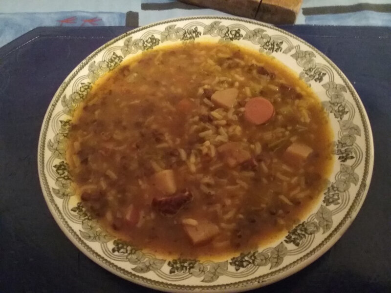 Soupe de riz et pommes de terre aux saucisses1