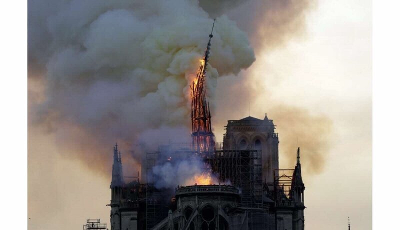 notre-dame-en flammes