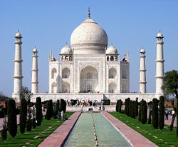 250px_Taj_Mahal_in_March_2004