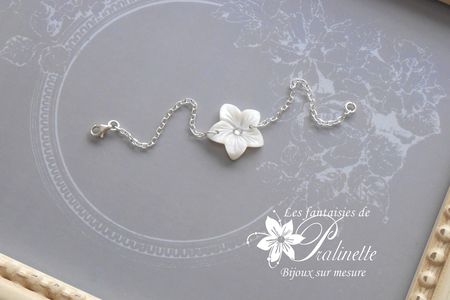 bracelet_mariee_mariage_en_argent_fleur_de_nacre_et_strass