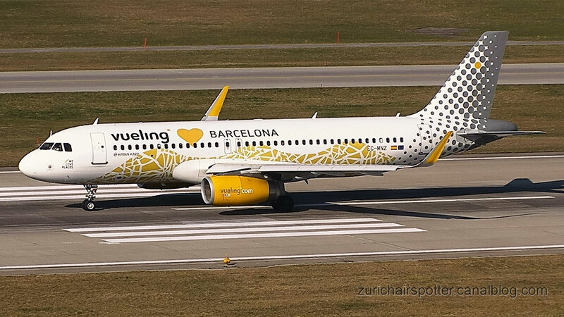 Airbus A320-232 Vueling loves Barcelona (EC-MNZ) Vueling Airlines
