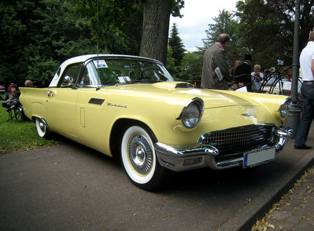 Ford_thunderbird_de_1957_01