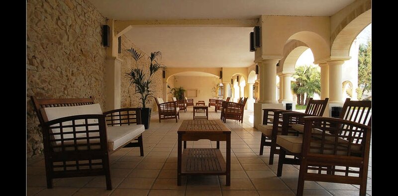 440894_986_485_FSImage_1_Domainedevalmontpatio