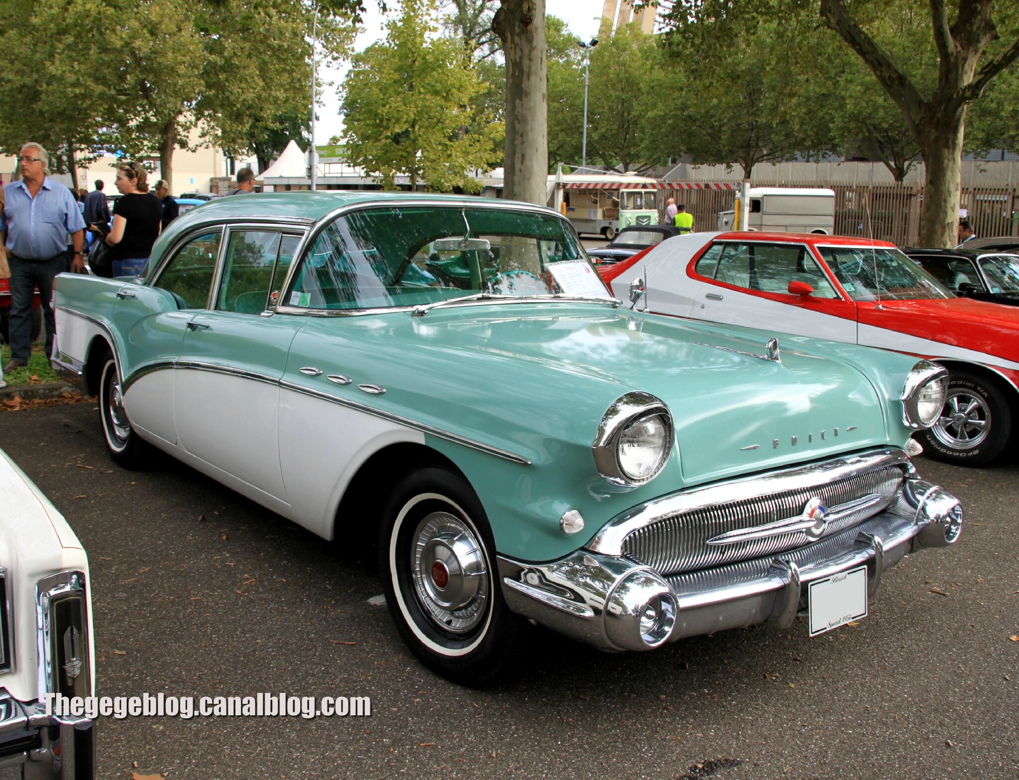 Buick special 4door sedan de 1957 (Retrorencard septembre 2013) 01