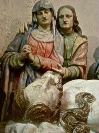 Lampaul-Guimiliau mise au tombeau Marie et Jean