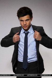 Taylor_Lautner_SNL_dec2009_08