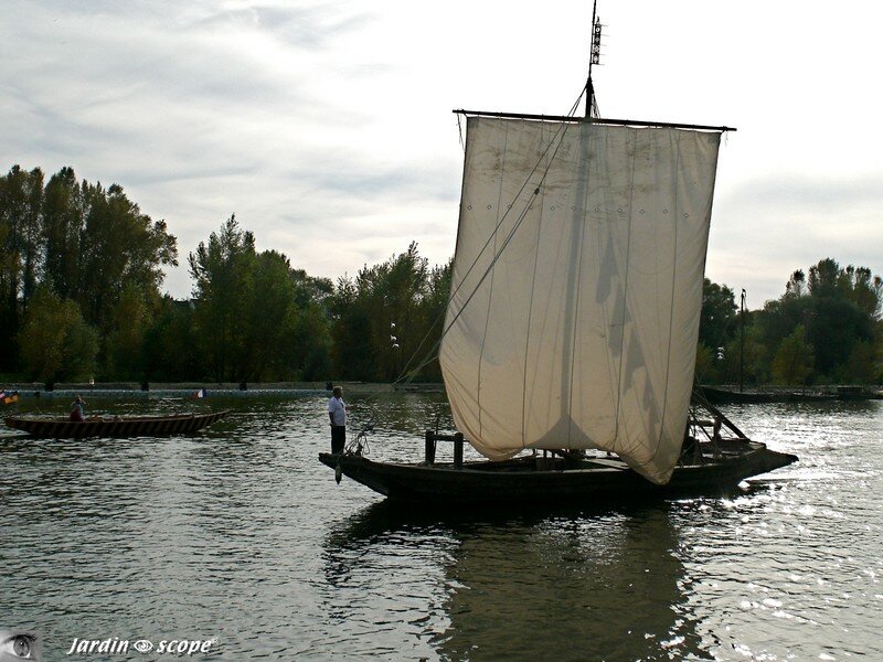 Chaland typique de la Loire à Orléans