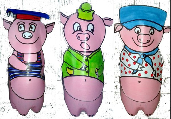 93_personnages animaux monstres_Les trois petits cochons