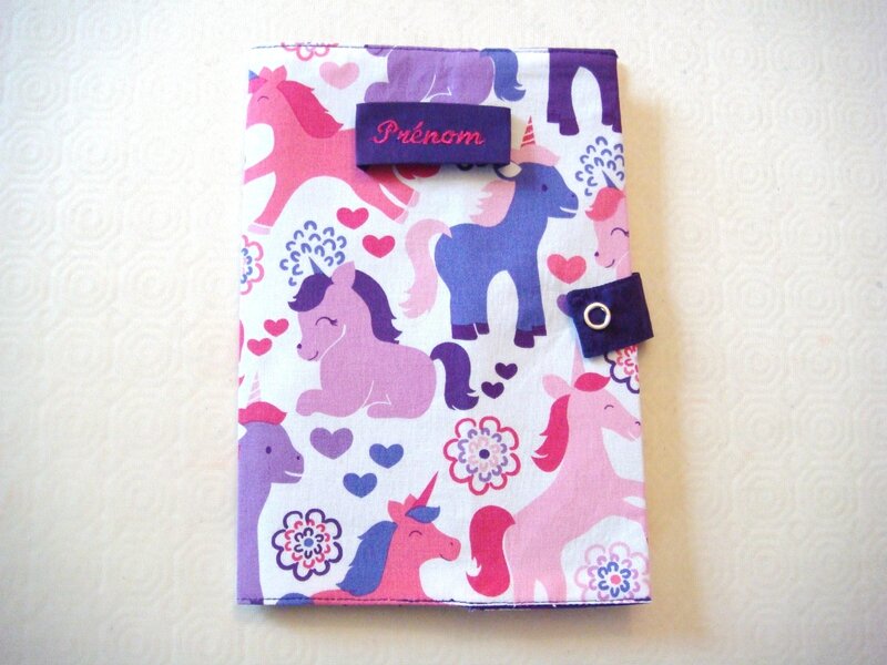 Protège carnet licorne violet face