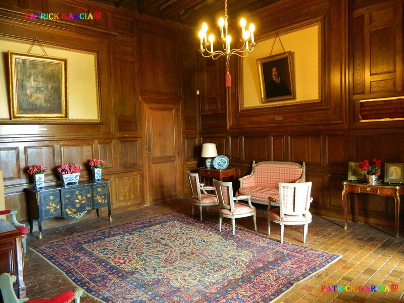 LA ROCHEFOUCAULD CHATEAU INT 448 copie