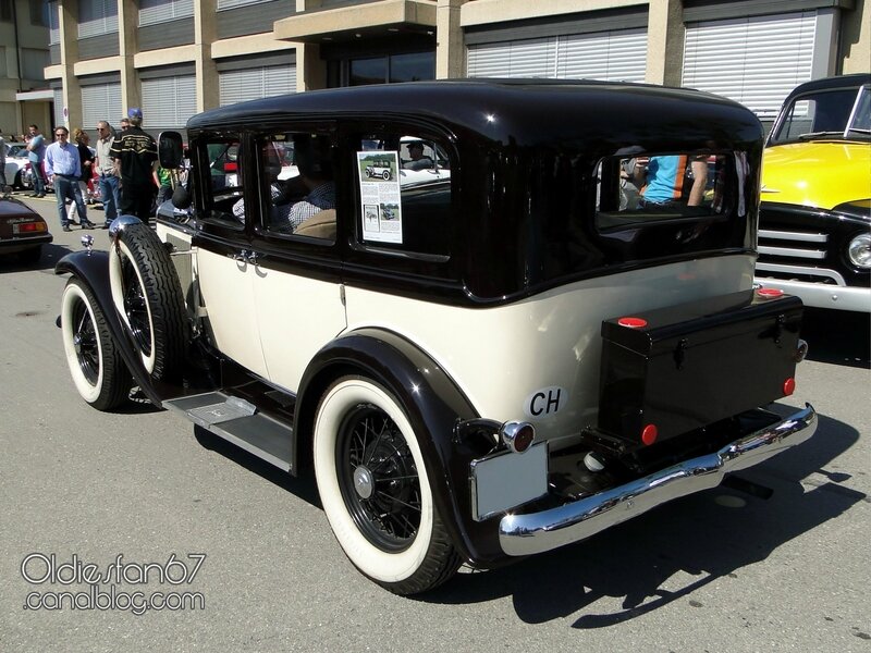 desoto-six-sedan-1930-02